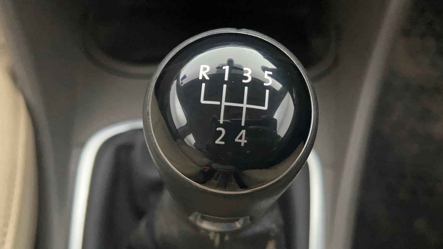 Used 2019 Volkswagen Vento Highline 1.6 (P) Petrol Manual interior GEAR  KNOB VIEW