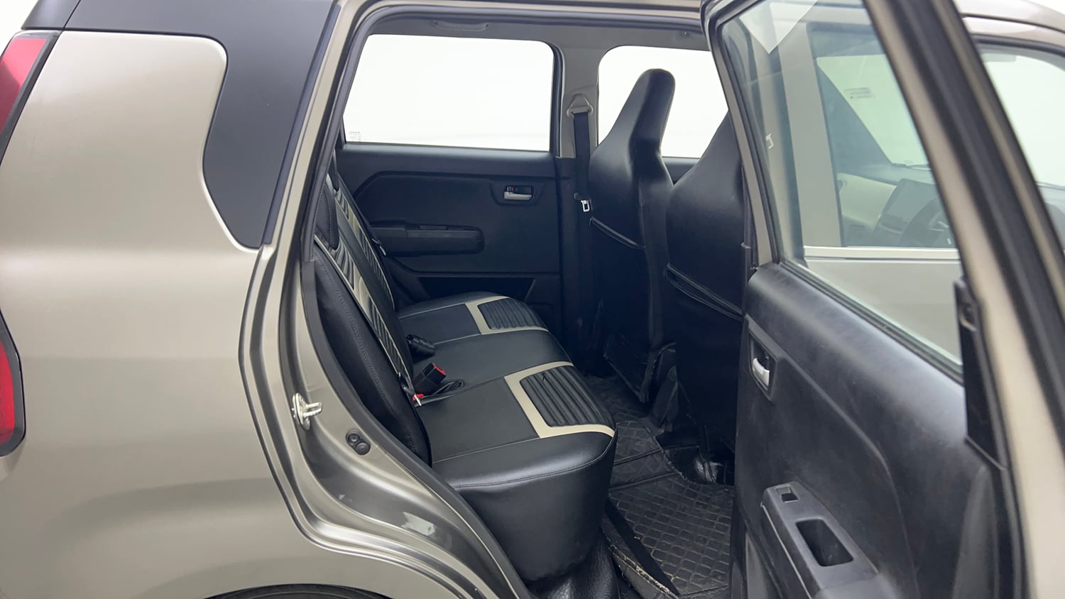 Used 2024 Maruti Suzuki Wagon R VXI 1.0 Petrol Manual interior RIGHT SIDE REAR DOOR CABIN VIEW