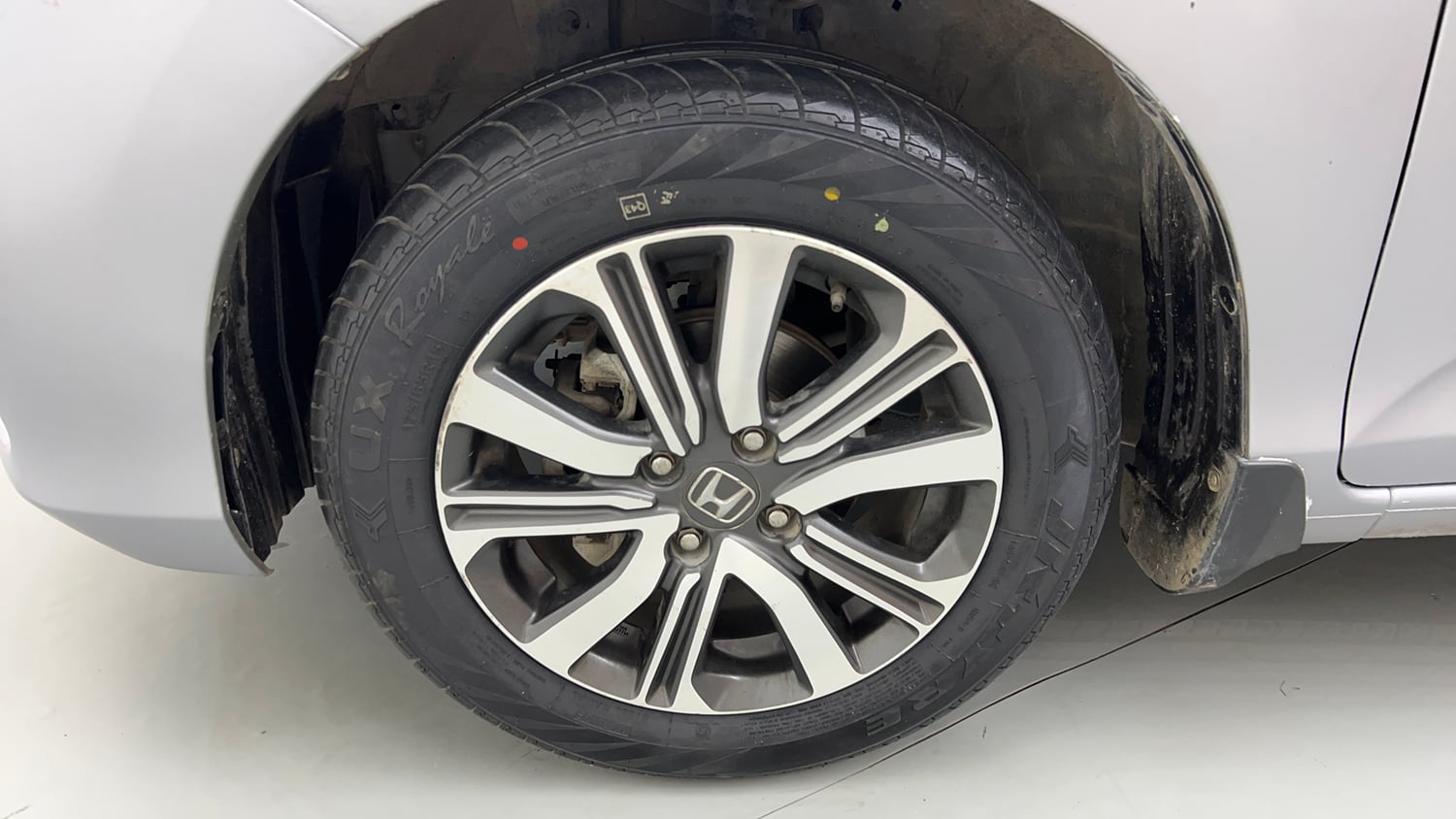 Used 2023 Honda Amaze VX 1.2 Petrol CVT Petrol Automatic tyres LEFT FRONT TYRE RIM VIEW