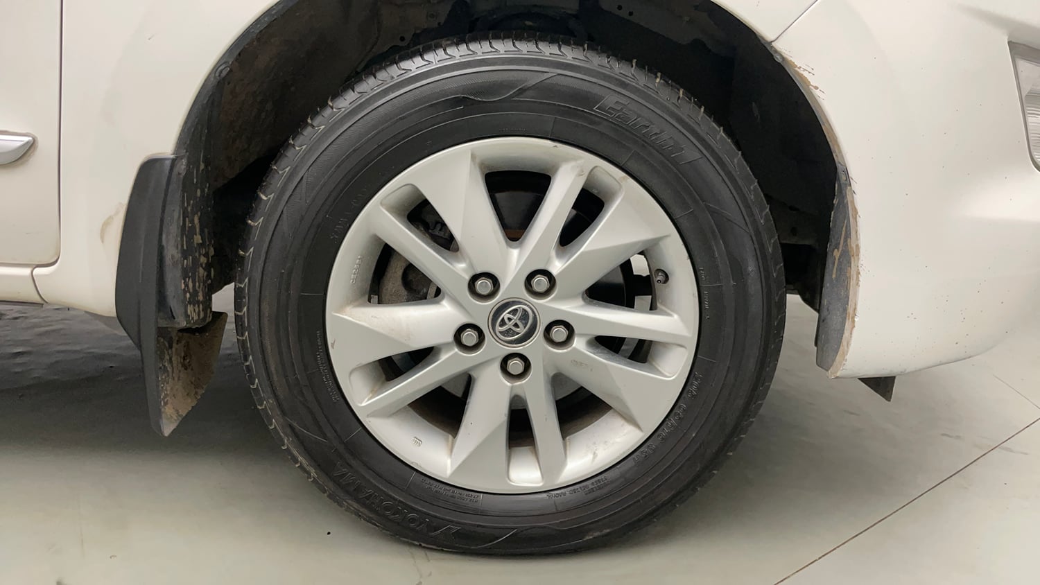 Used 2019 Toyota Innova Crysta 2.4 V 7 STR Diesel Manual tyres RIGHT FRONT TYRE RIM VIEW