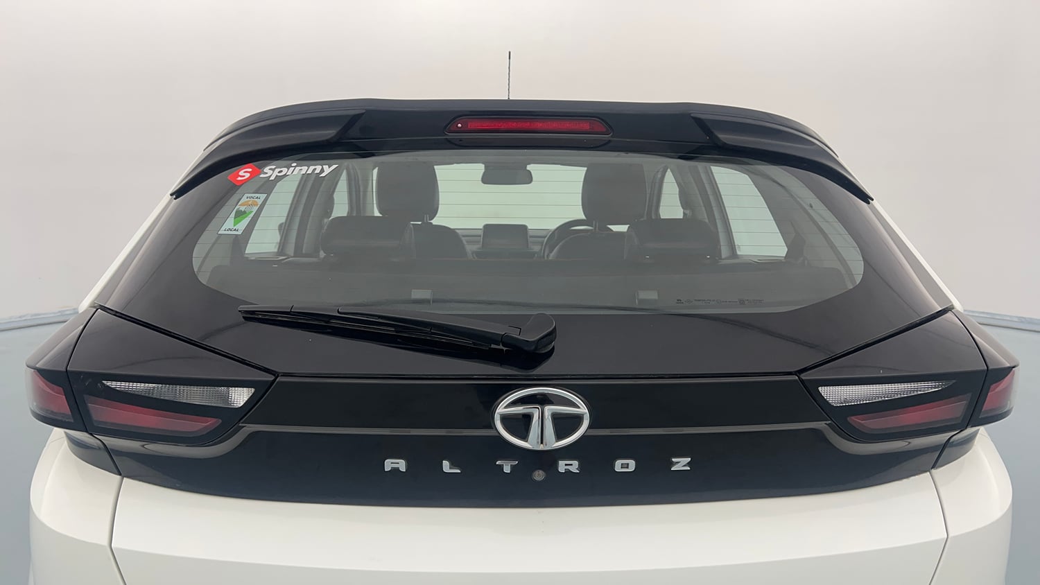 Used 2022 Tata Altroz XZ Plus Diesel Diesel Manual exterior BACK WINDSHIELD VIEW