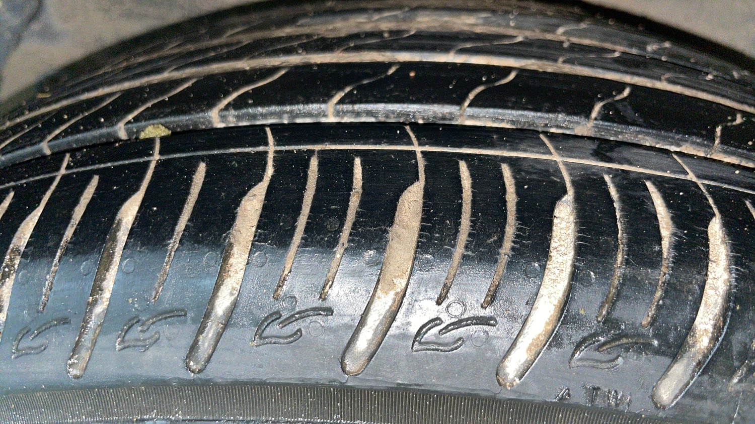 Used 2024 Kia Sonet HTK (O) 1.2 Petrol MT Petrol Manual tyres RIGHT REAR TYRE TREAD VIEW