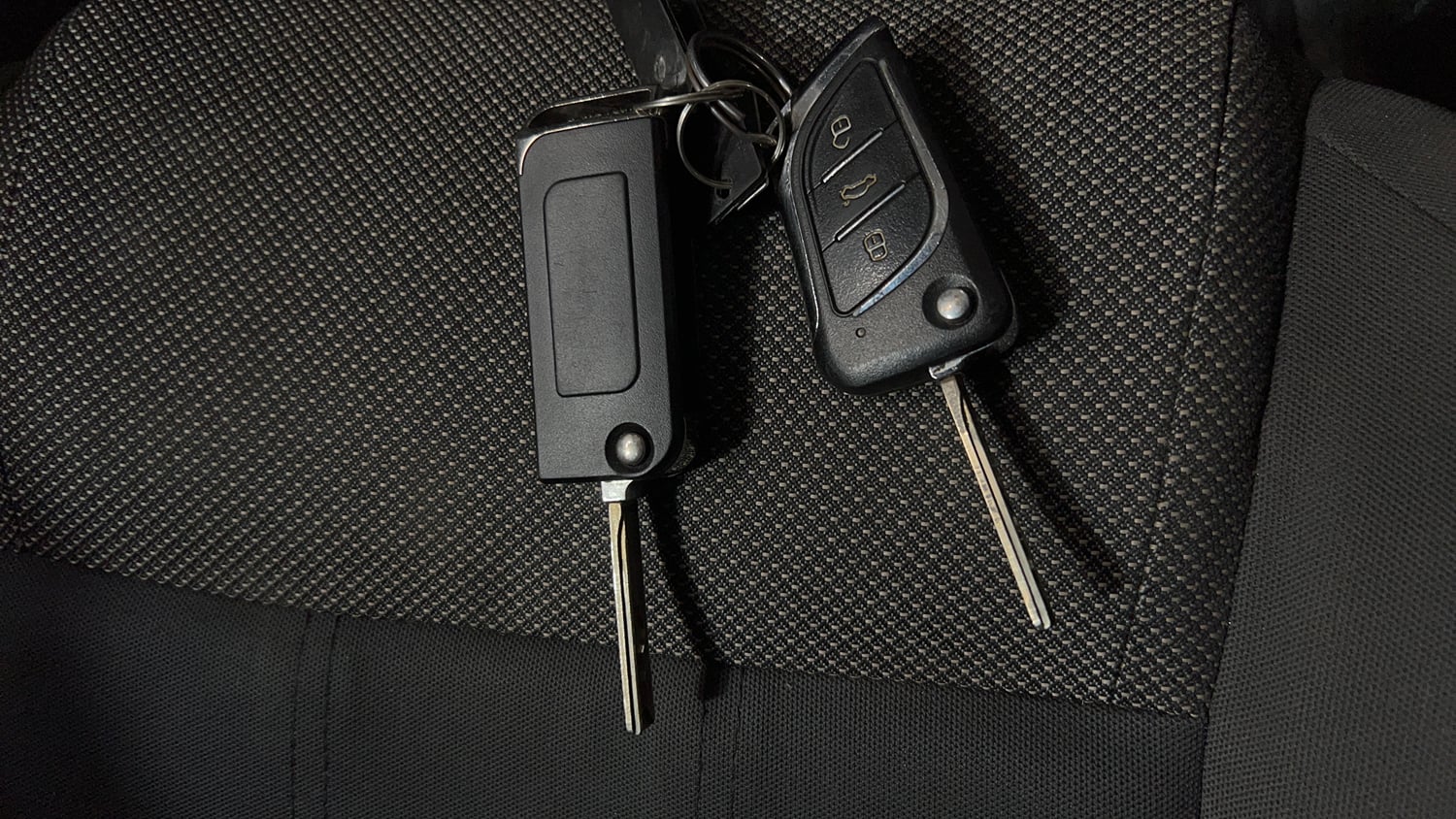 Used 2019 Mahindra XUV500 W5 Diesel Manual extra CAR KEY VIEW
