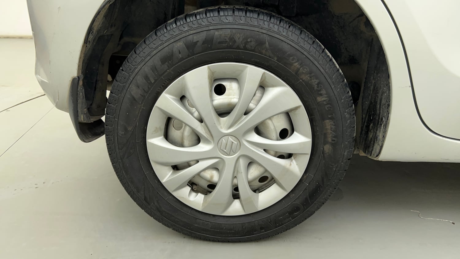 Used 2018 Maruti Suzuki Swift LXi Petrol Manual tyres RIGHT REAR TYRE RIM VIEW