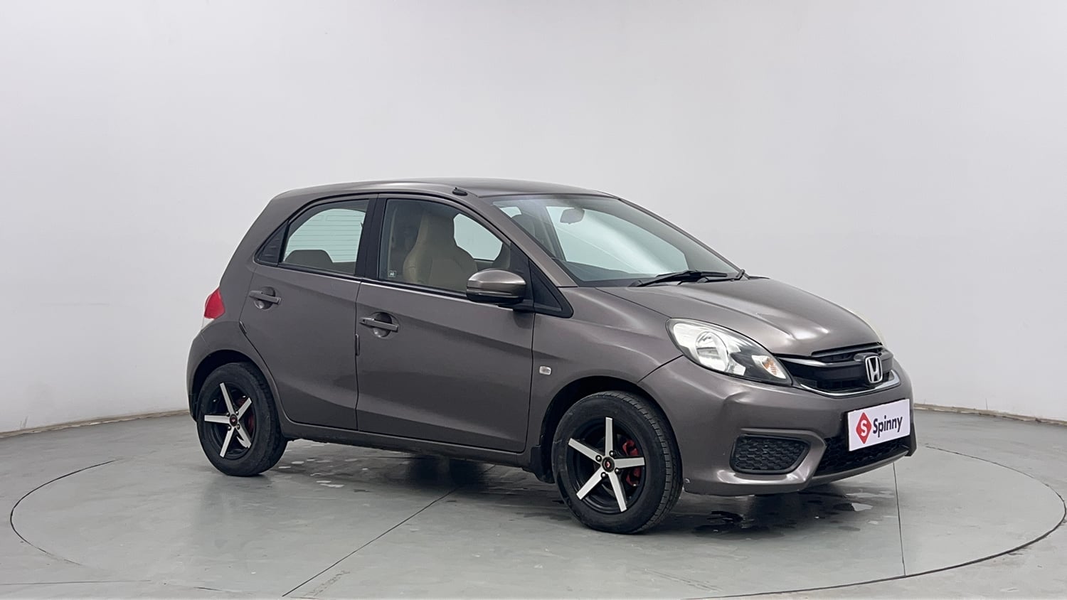 Used 2016 Honda Brio S MT Petrol Manual exterior RIGHT FRONT CORNER VIEW