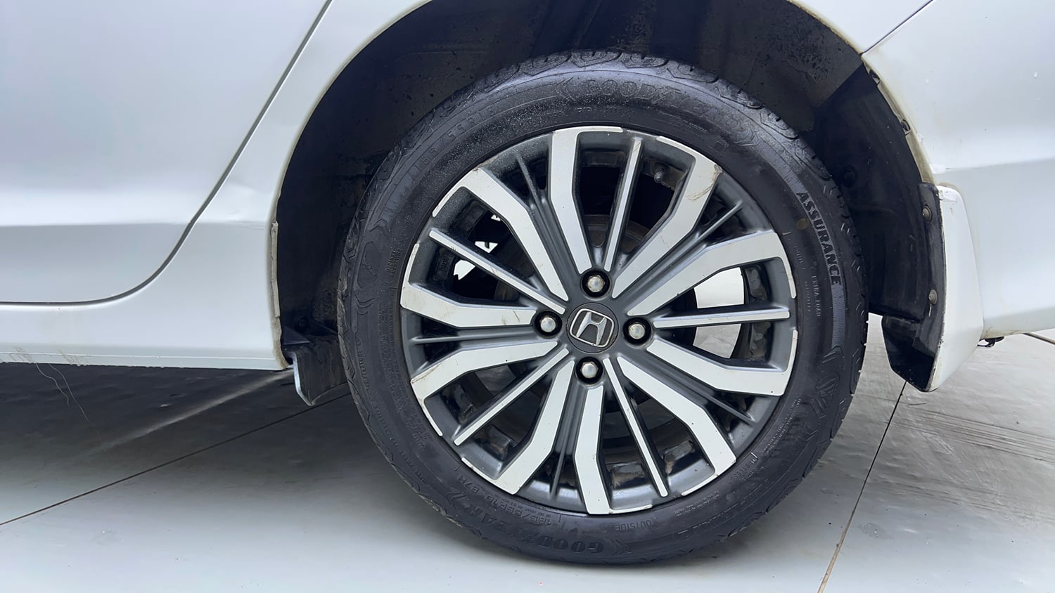 Used 2017 Honda City ZX CVT Petrol Petrol Automatic tyres LEFT REAR TYRE RIM VIEW