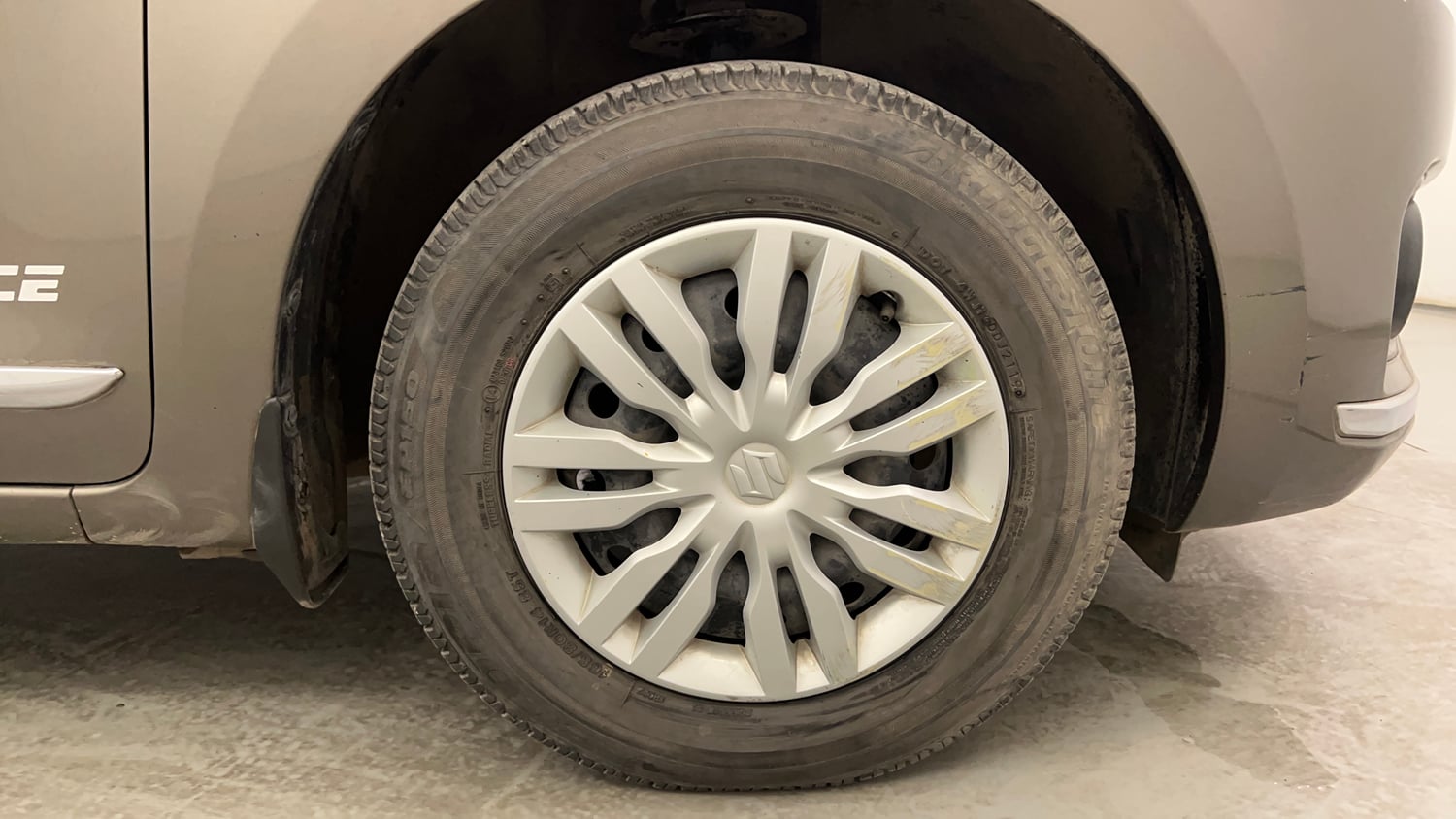 Used 2019 Maruti Suzuki Dzire VXi Petrol Manual tyres RIGHT FRONT TYRE RIM VIEW