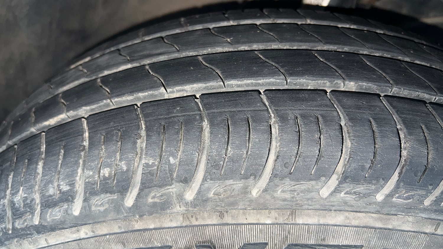 Used 2017 Maruti Suzuki Baleno Delta 1.2 Petrol Manual tyres RIGHT FRONT TYRE TREAD VIEW