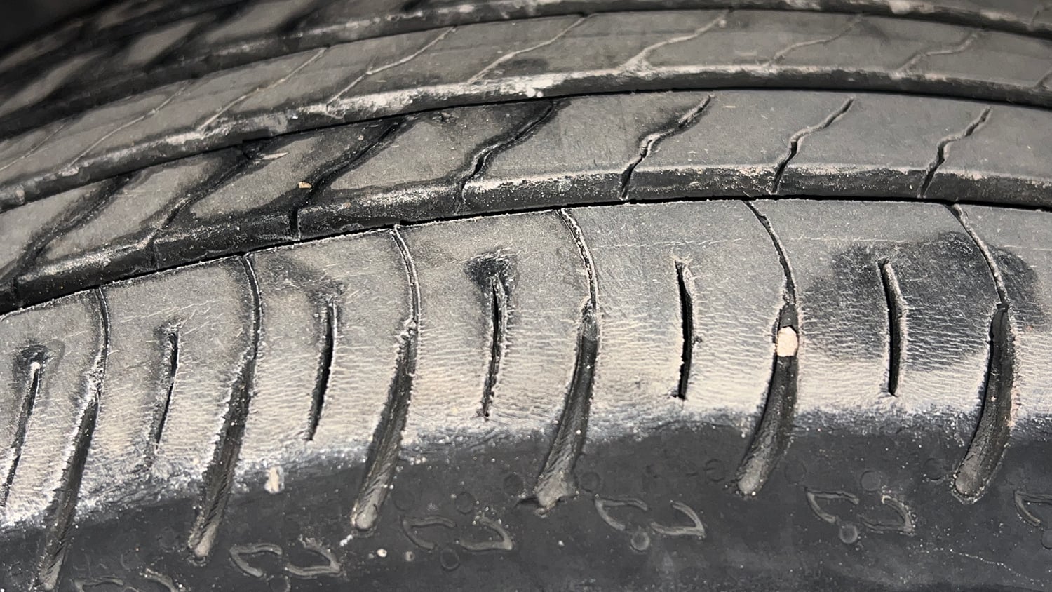 Used 2024 Honda Elevate ZX CVT Petrol Automatic tyres LEFT FRONT TYRE TREAD VIEW
