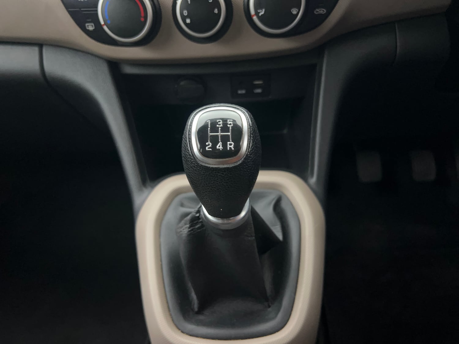 Used 2020 Hyundai Grand i10 Sportz 1.2 Kappa VTVT Petrol Manual interior GEAR  KNOB VIEW