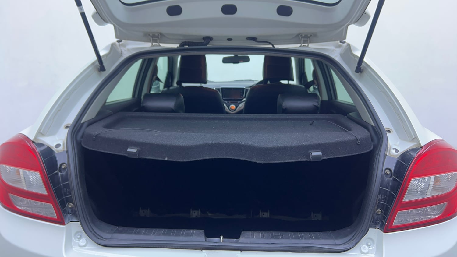 Used 2018 Maruti Suzuki Baleno Alpha 1.2 Petrol Manual interior DICKY INSIDE VIEW