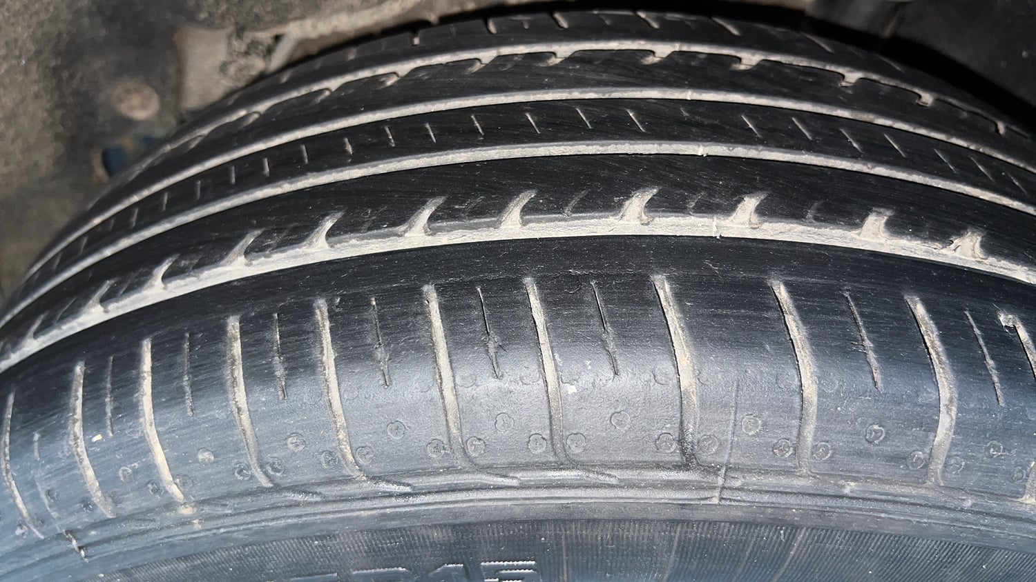Used 2018 Ford EcoSport Ambiente 1.5L Ti-VCT Petrol Manual tyres LEFT REAR TYRE TREAD VIEW