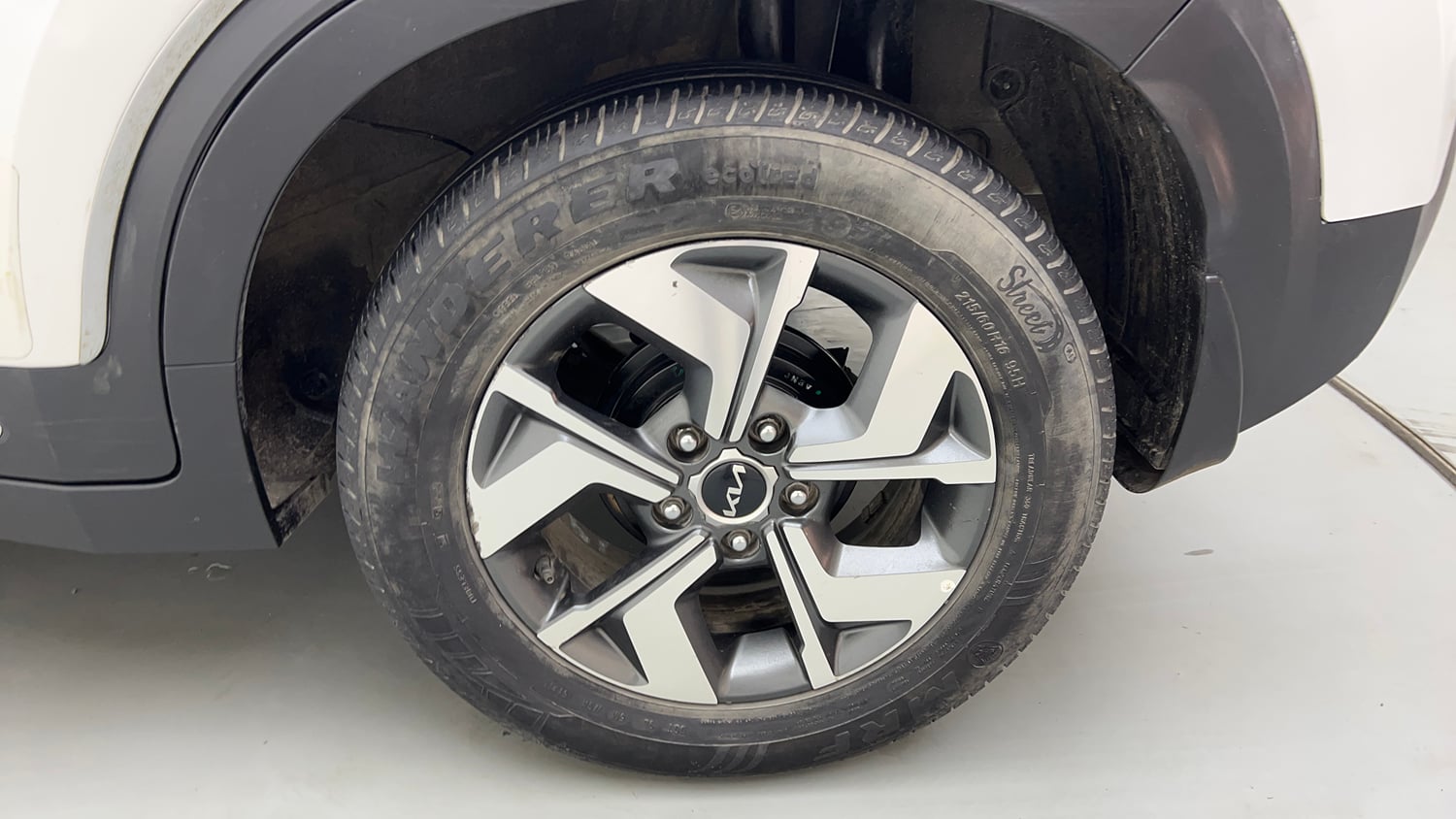Used 2022 Kia Sonet HTX 1.5 Diesel Manual tyres LEFT REAR TYRE RIM VIEW