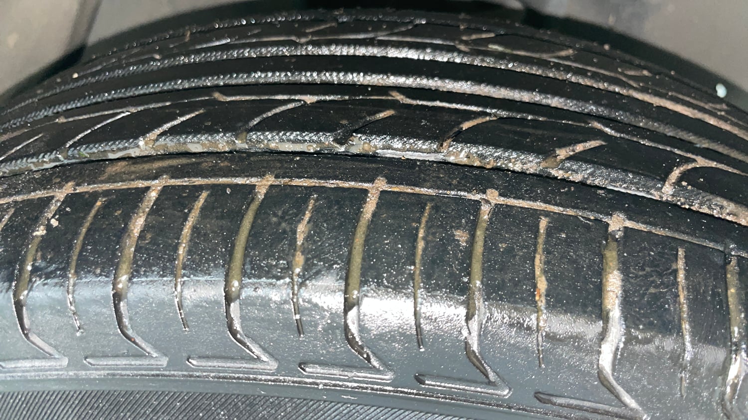 Used 2019 Toyota Innova Crysta 2.4 V 7 STR Diesel Manual tyres RIGHT FRONT TYRE TREAD VIEW