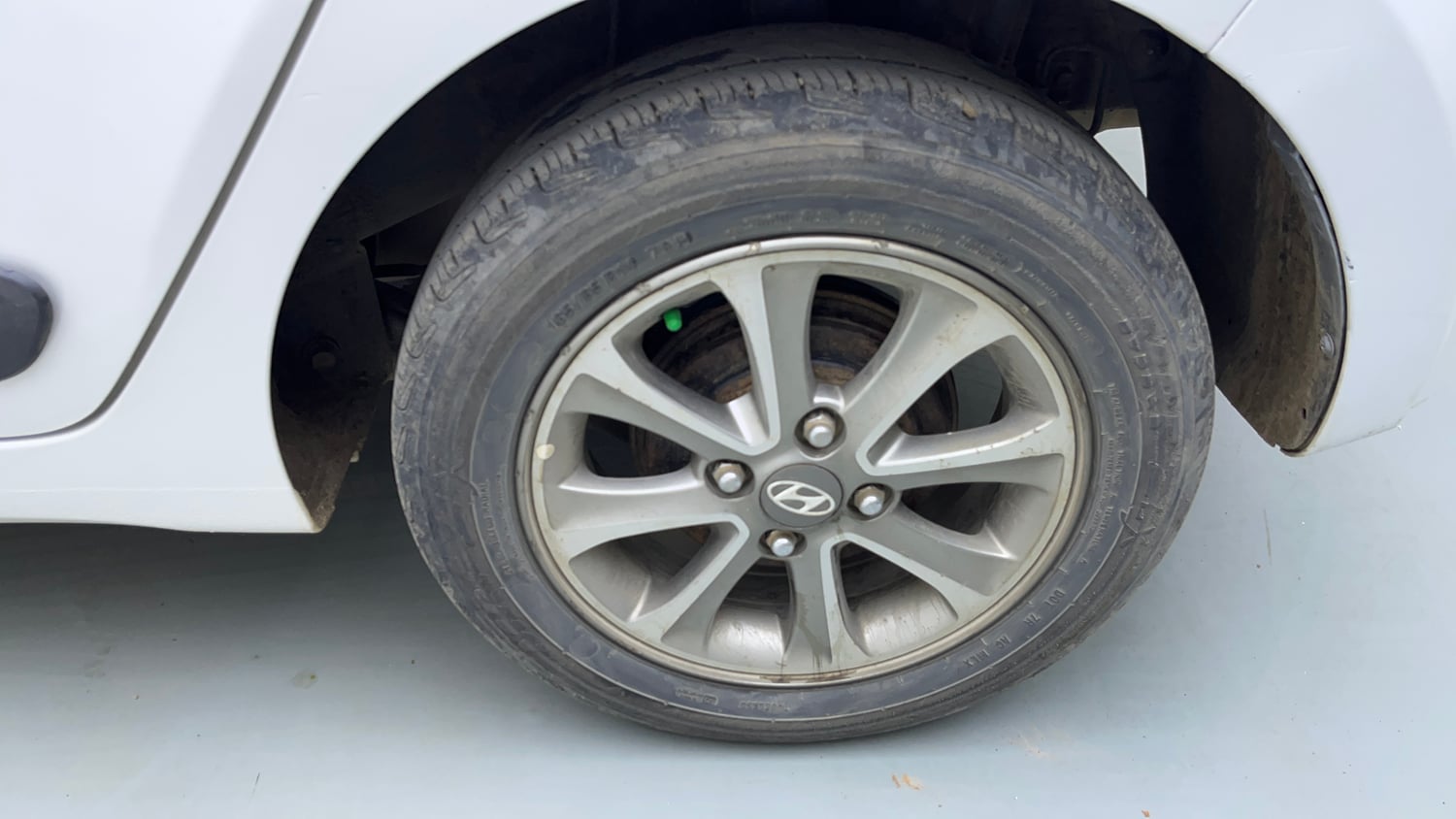 Used 2015 Hyundai Grand i10 Asta 1.1 CRDi Diesel Manual tyres LEFT REAR TYRE RIM VIEW