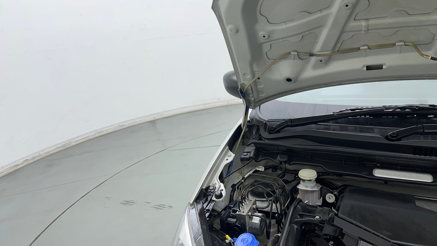 Used 2025 Maruti Suzuki Alto K10 VXi Plus (O) Petrol Manual engine ENGINE RIGHT SIDE HINGE & APRON VIEW
