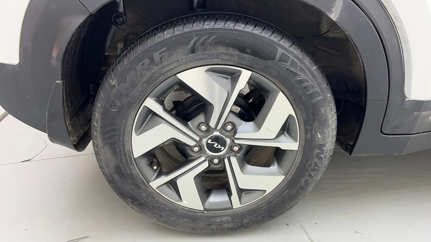 Used 2022 Kia Sonet HTX 1.5 Diesel Manual tyres RIGHT REAR TYRE RIM VIEW