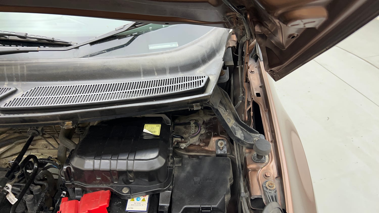 Used 2017 Ford EcoSport Trend 1.5L Ti-VCT Petrol Manual engine ENGINE LEFT SIDE HINGE & APRON VIEW