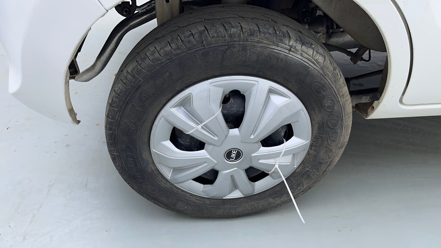 Used 2013 Maruti Suzuki Alto 800 Lxi Petrol Manual tyres RIGHT REAR TYRE RIM VIEW