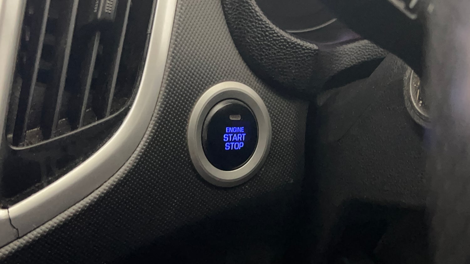 Used 2019 Hyundai Creta SX 1.6 Dual Tone Petrol Petrol Manual top_features Keyless start