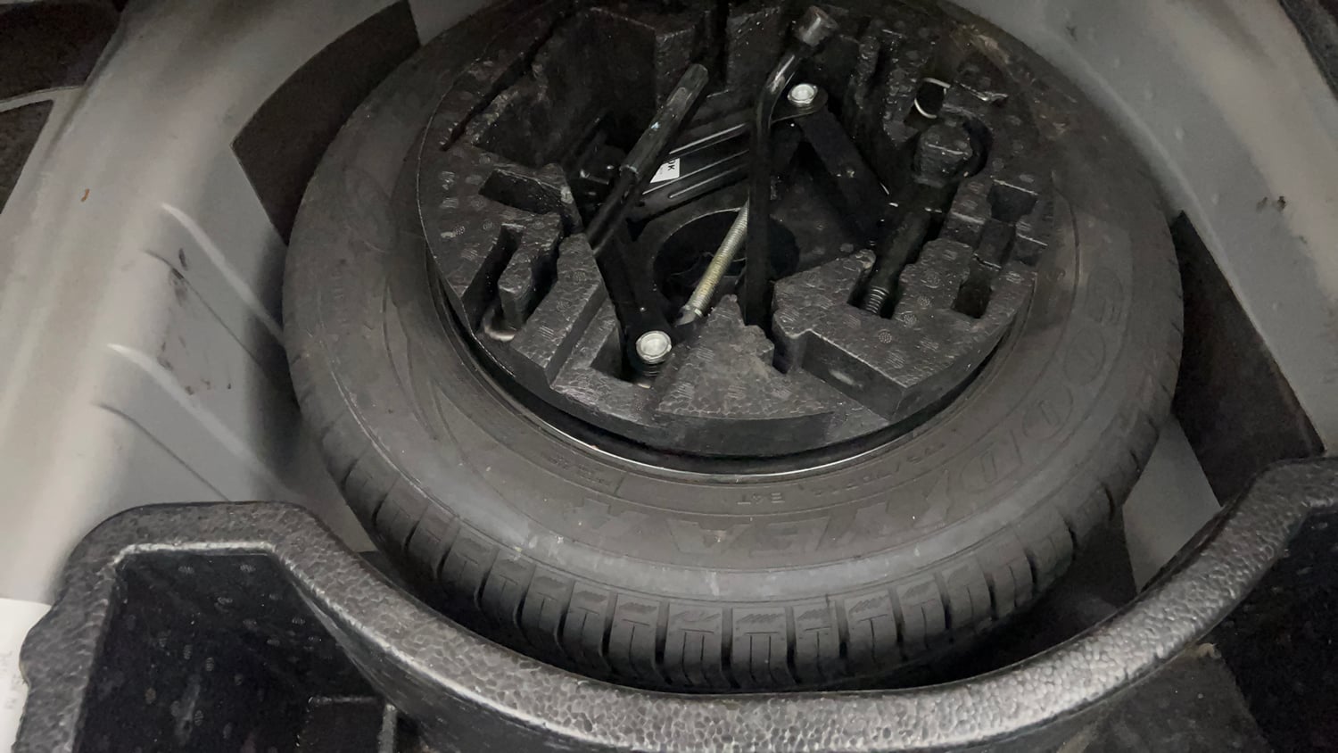 Used 2019 Volkswagen Vento Highline 1.6 (P) Petrol Manual tyres SPARE TYRE VIEW