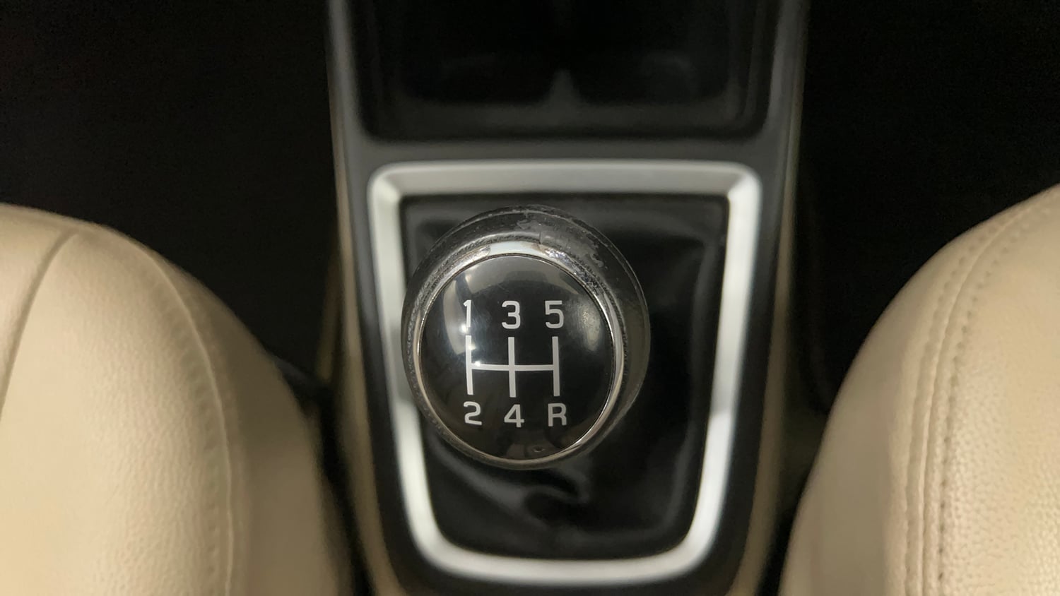 Used 2019 Maruti Suzuki Dzire VXi Petrol Manual interior GEAR  KNOB VIEW