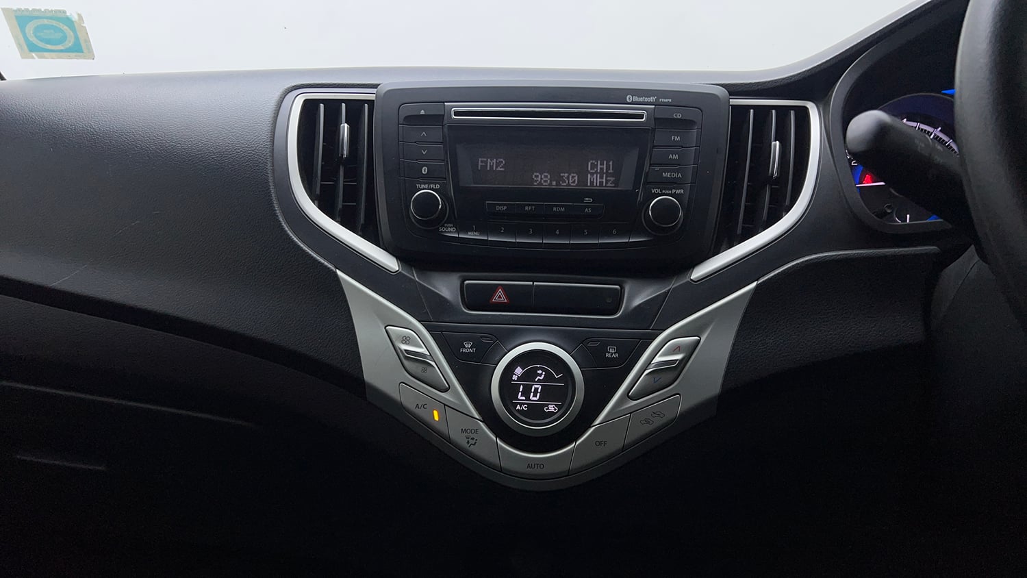 Used 2017 Maruti Suzuki Baleno Delta 1.2 Petrol Manual interior MUSIC SYSTEM & AC CONTROL VIEW