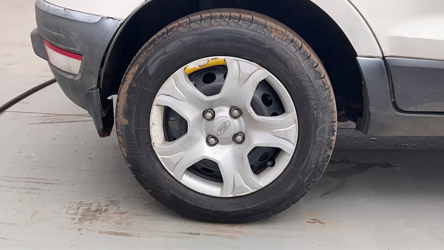 Used 2018 Ford EcoSport Trend 1.5L TDCi Diesel Manual tyres RIGHT REAR TYRE RIM VIEW