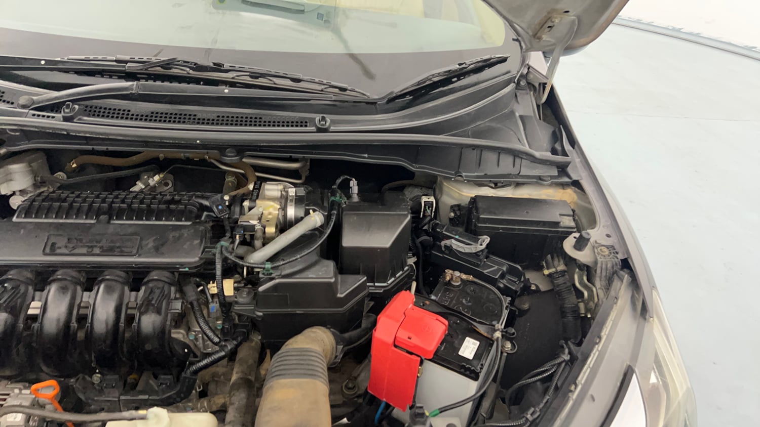 Used 2018 Honda City V Petrol Petrol Manual engine ENGINE LEFT SIDE HINGE & APRON VIEW