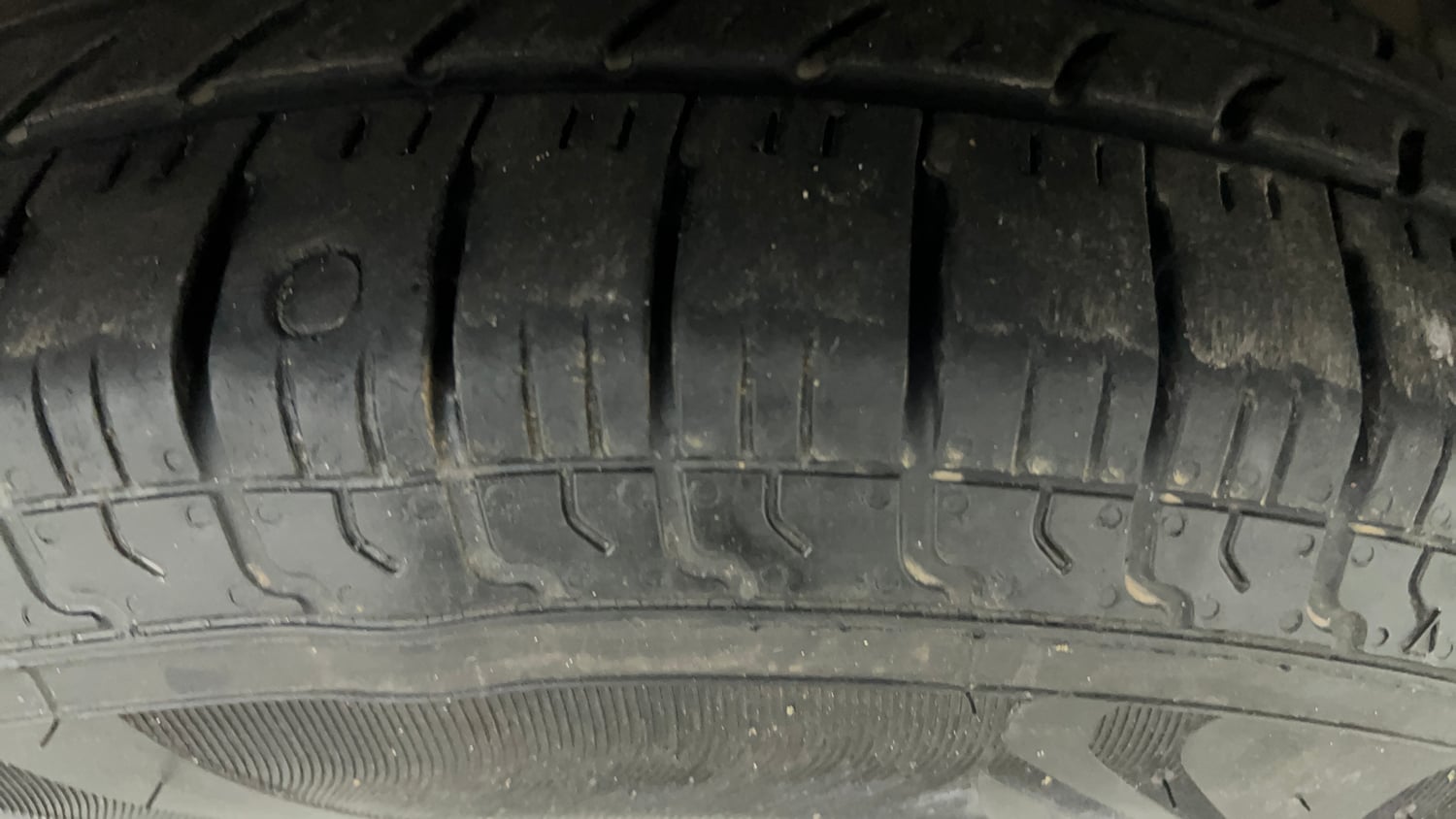 Used 2018 Maruti Suzuki Swift LXi Petrol Manual tyres RIGHT FRONT TYRE TREAD VIEW