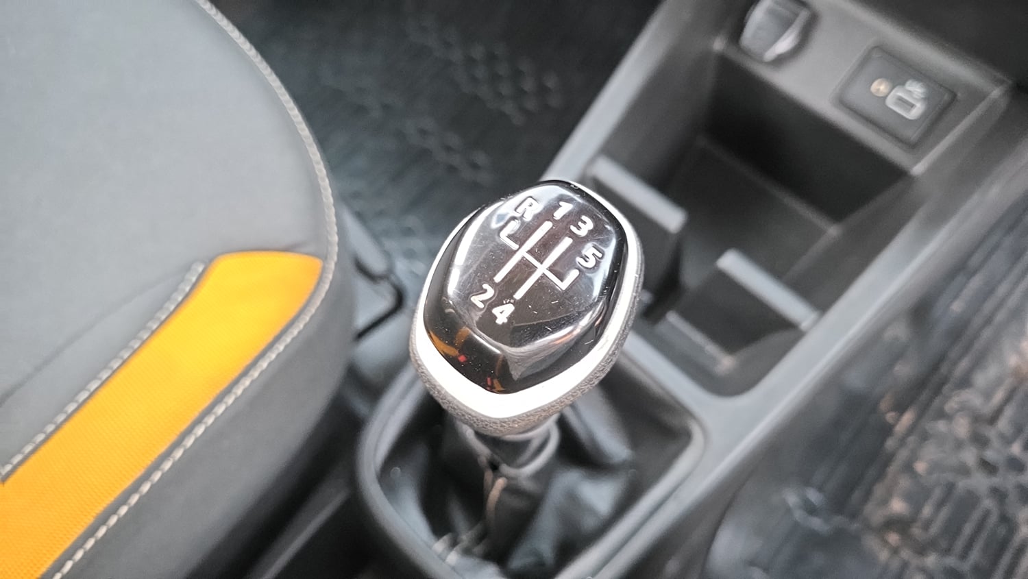 Used 2022 Renault Kwid CLIMBER Petrol Manual interior GEAR  KNOB VIEW
