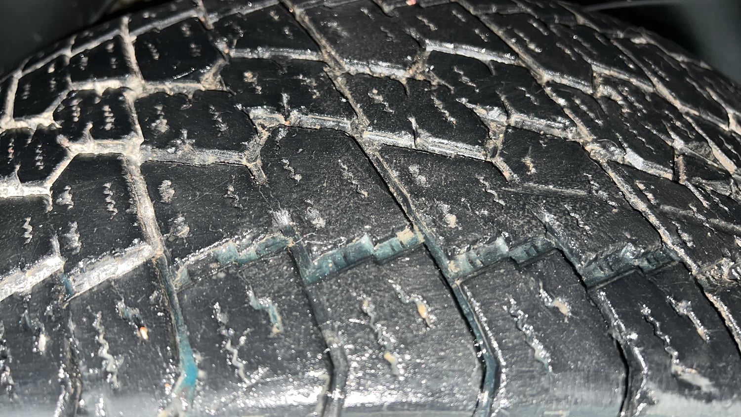 Used 2023 Mahindra Thar LX Hard Top Petrol AT RWD Petrol Automatic tyres RIGHT REAR TYRE TREAD VIEW
