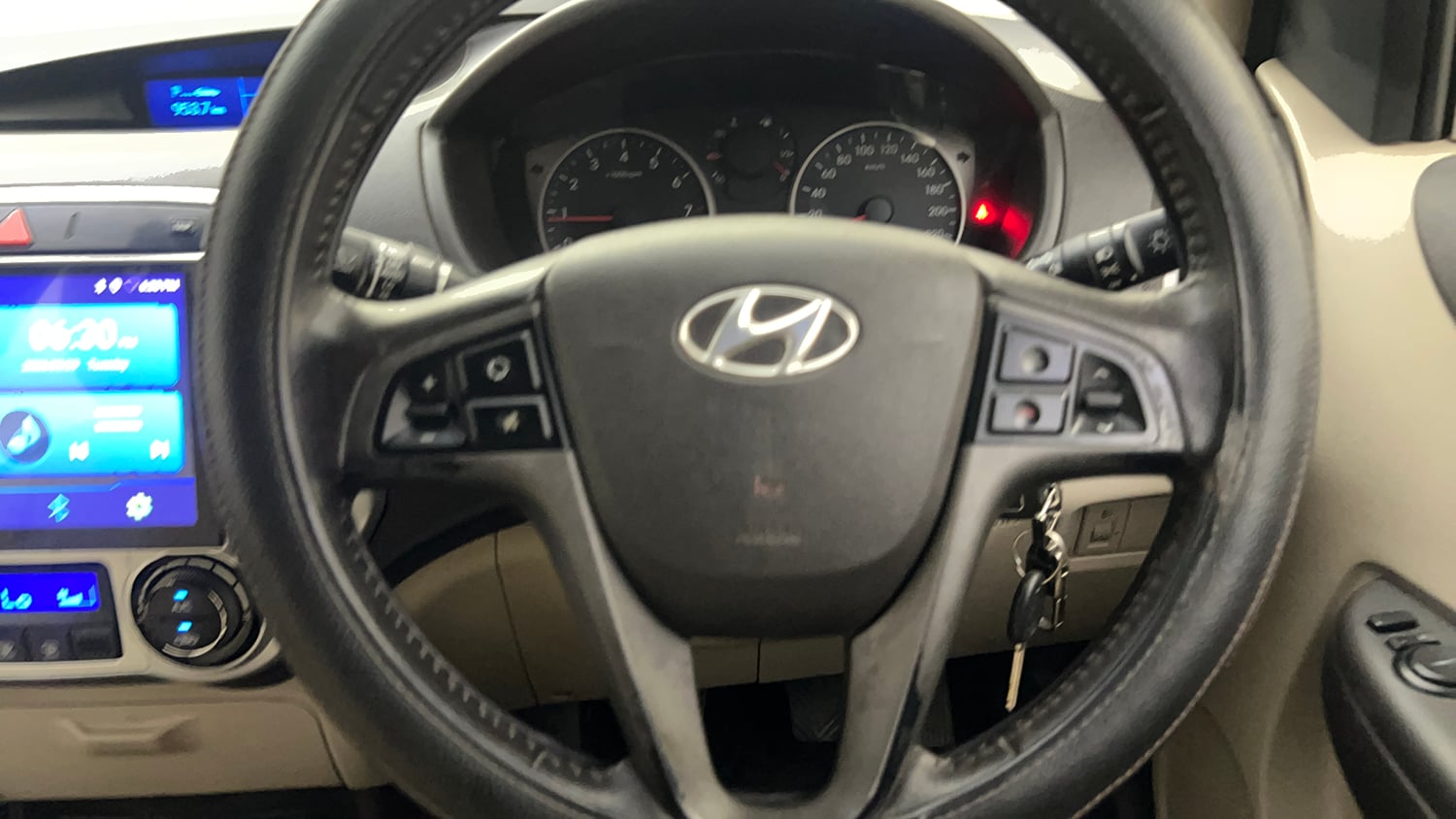 Used 2014 Hyundai i20 Sportz 1.2 Petrol Manual top_features Airbags