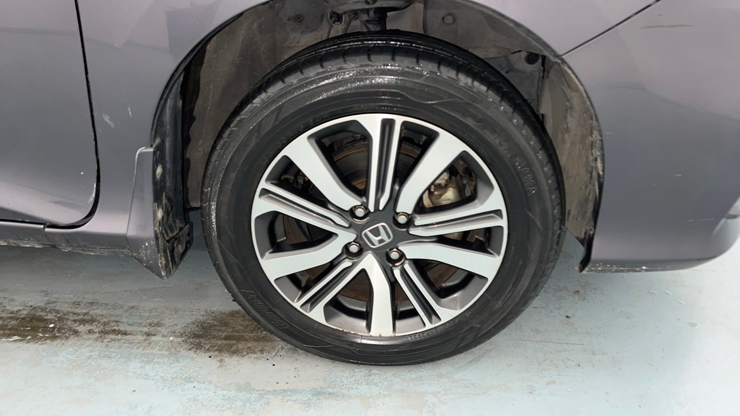 Used 2018 Honda City V Petrol Petrol Manual tyres RIGHT FRONT TYRE RIM VIEW