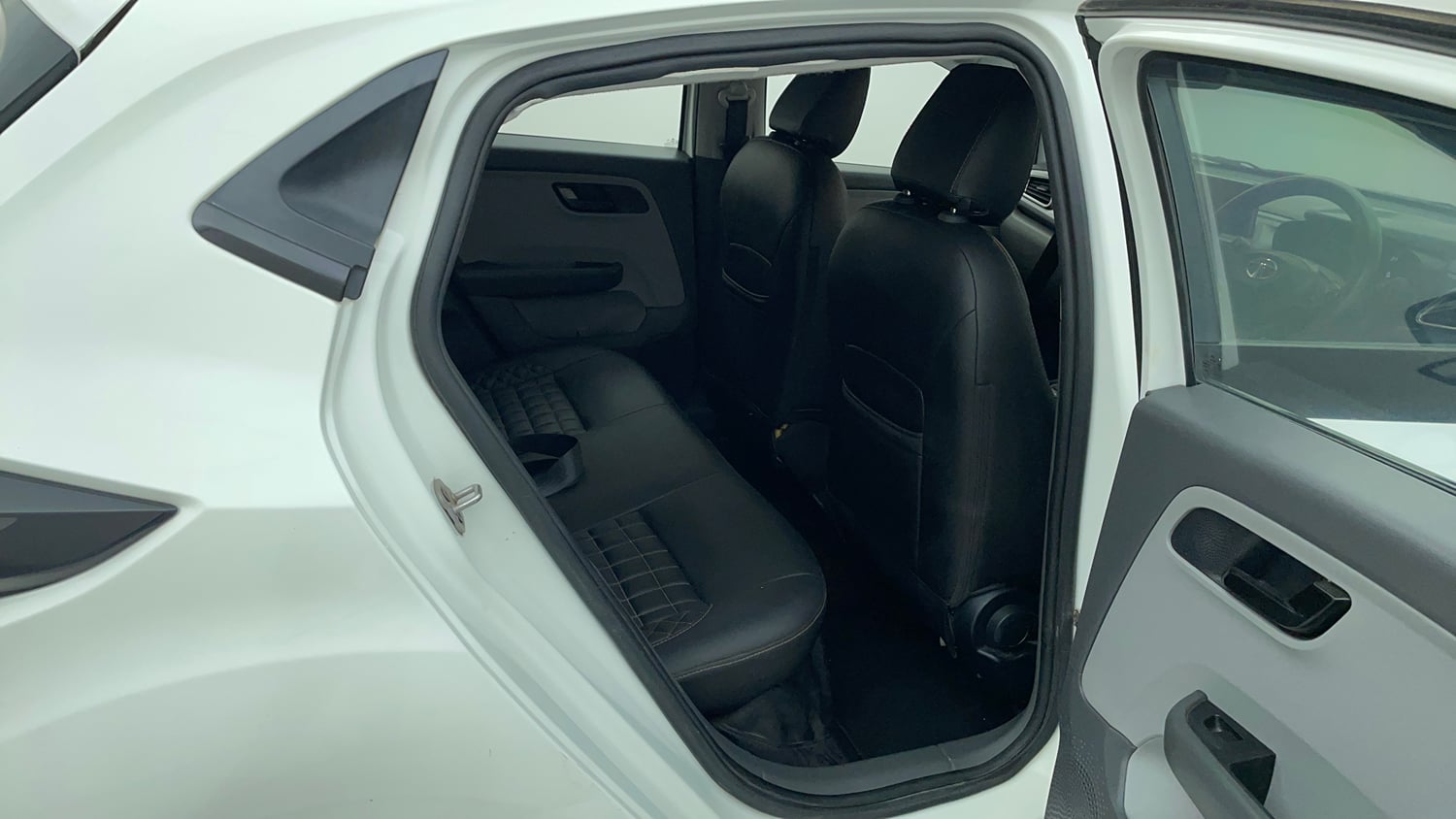 Used 2020 Tata Altroz XT Petrol Petrol Manual interior RIGHT SIDE REAR DOOR CABIN VIEW