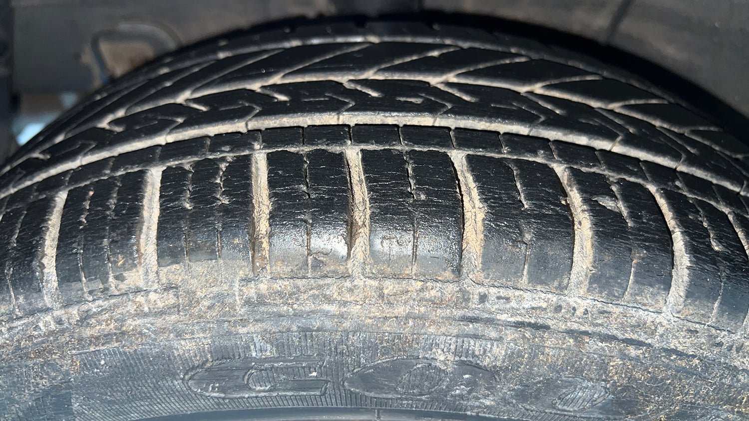 Used 2018 Hyundai Grand i10 Magna 1.2 Kappa VTVT Petrol Manual tyres RIGHT REAR TYRE TREAD VIEW