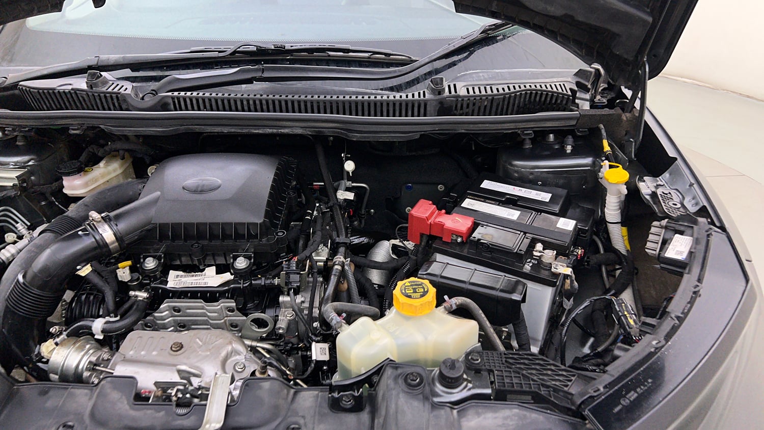 Used 2025 Tata Nexon Creative 1.2 Petrol 6AMT Petrol Automatic engine ENGINE LEFT SIDE HINGE & APRON VIEW