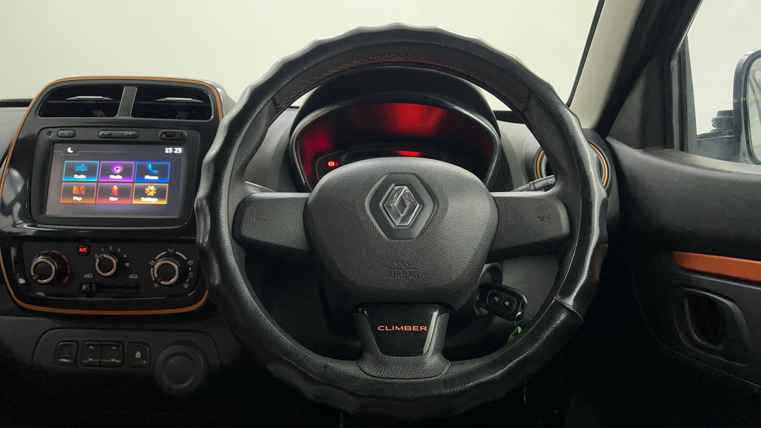 Used 2018 Renault Kwid CLIMBER 1.0 Petrol Manual interior STEERING VIEW