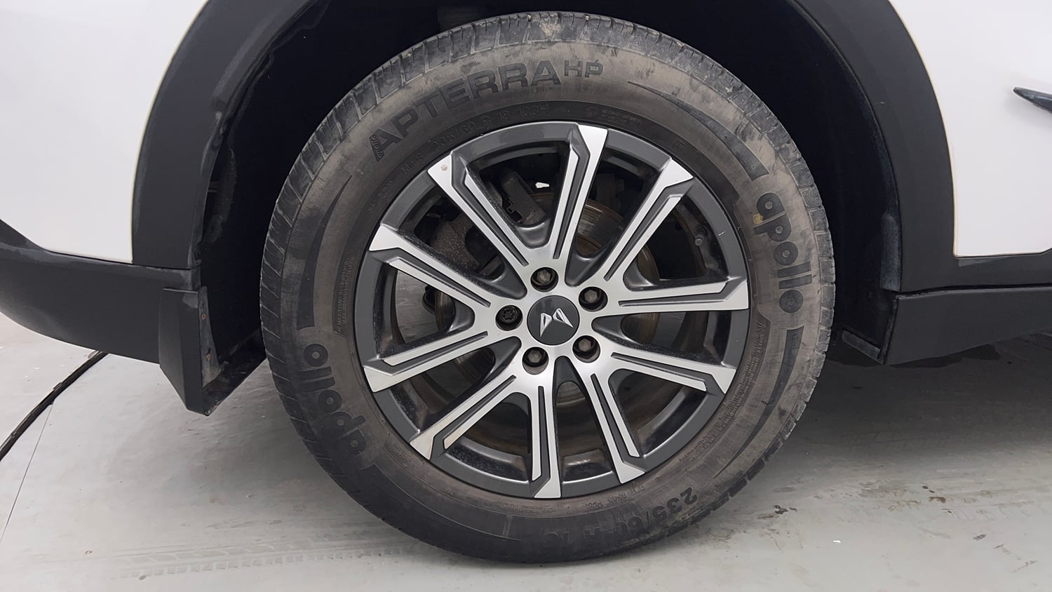 Used 2022 Mahindra XUV700 AX 7 Petrol MT 7 STR Petrol Manual tyres RIGHT REAR TYRE RIM VIEW
