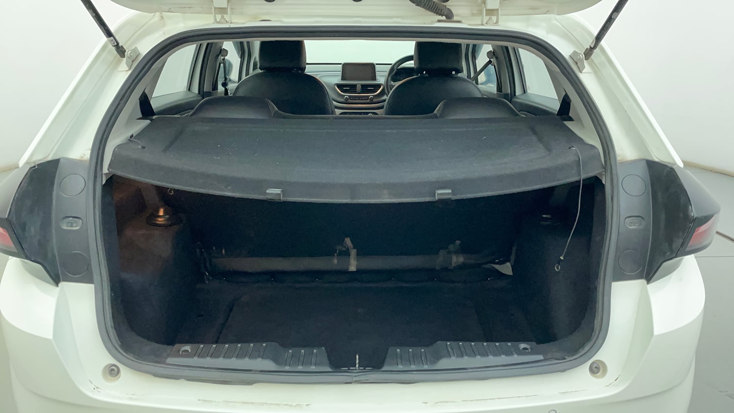 Used 2020 Tata Altroz XT Petrol Petrol Manual interior DICKY INSIDE VIEW