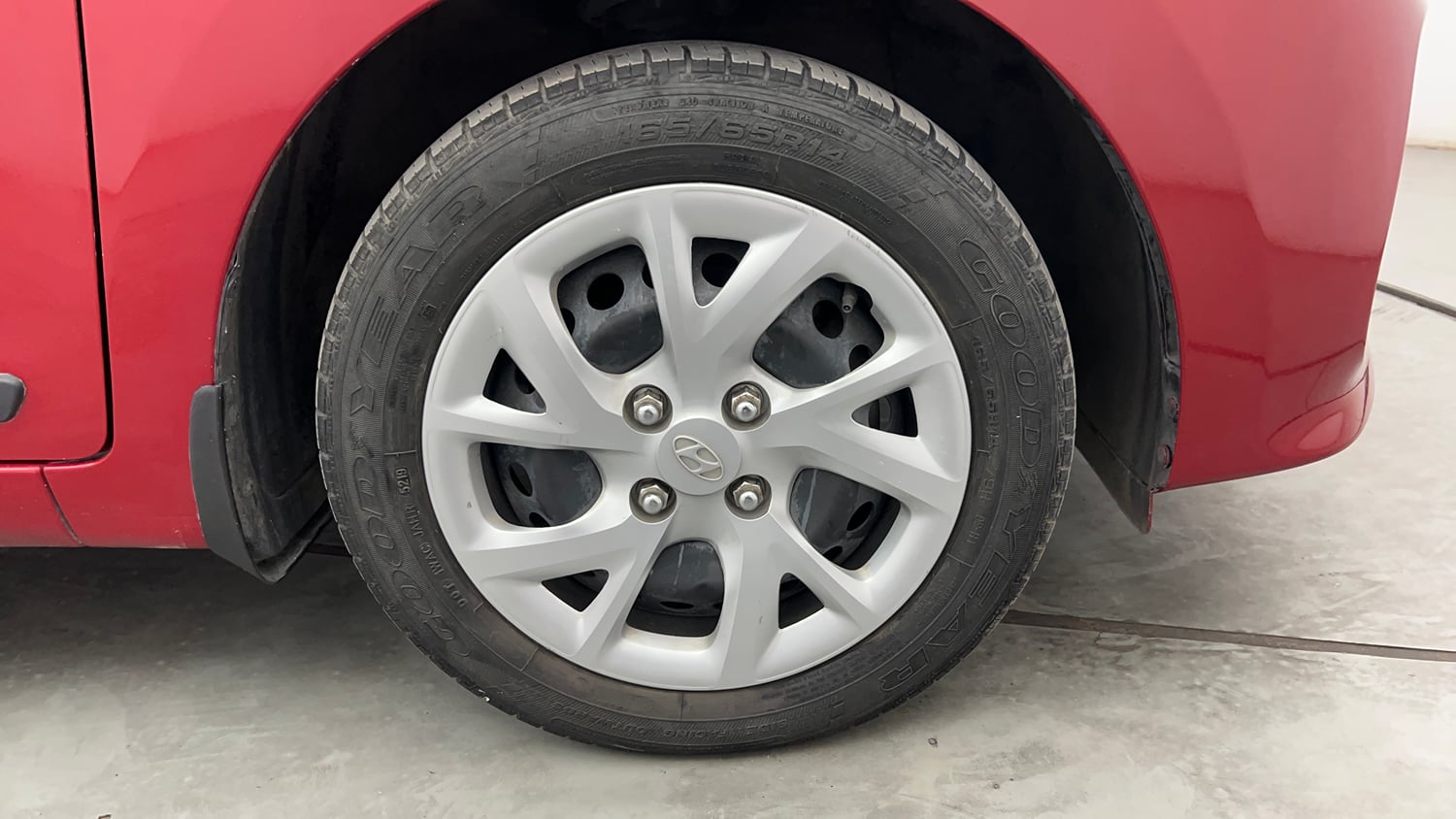 Used 2020 Hyundai Grand i10 Sportz 1.2 Kappa VTVT Petrol Manual tyres RIGHT FRONT TYRE RIM VIEW