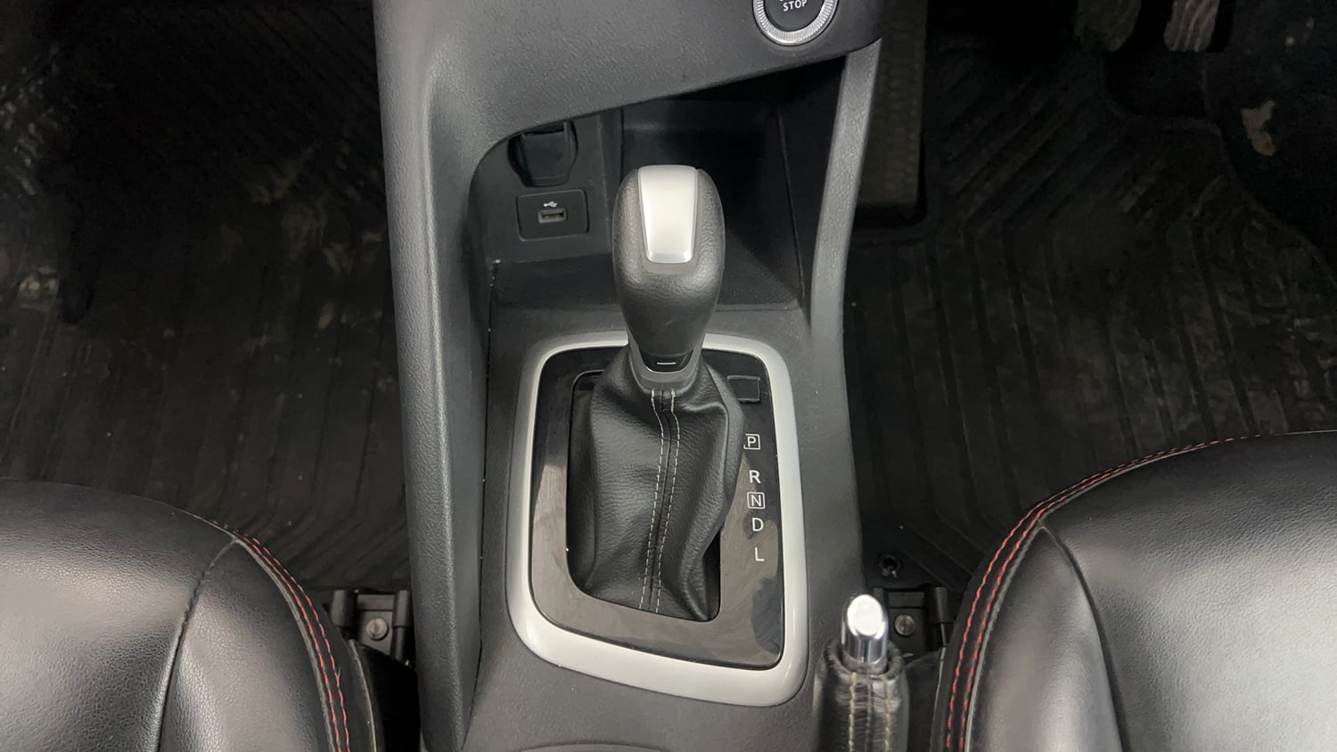 Used 2024 Nissan Magnite XV Premium Turbo CVT Petrol Automatic interior GEAR  KNOB VIEW