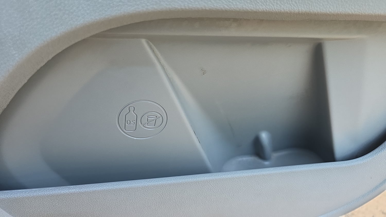 Used 2020 Tata Tiago XE Petrol Manual top_features Door pockets