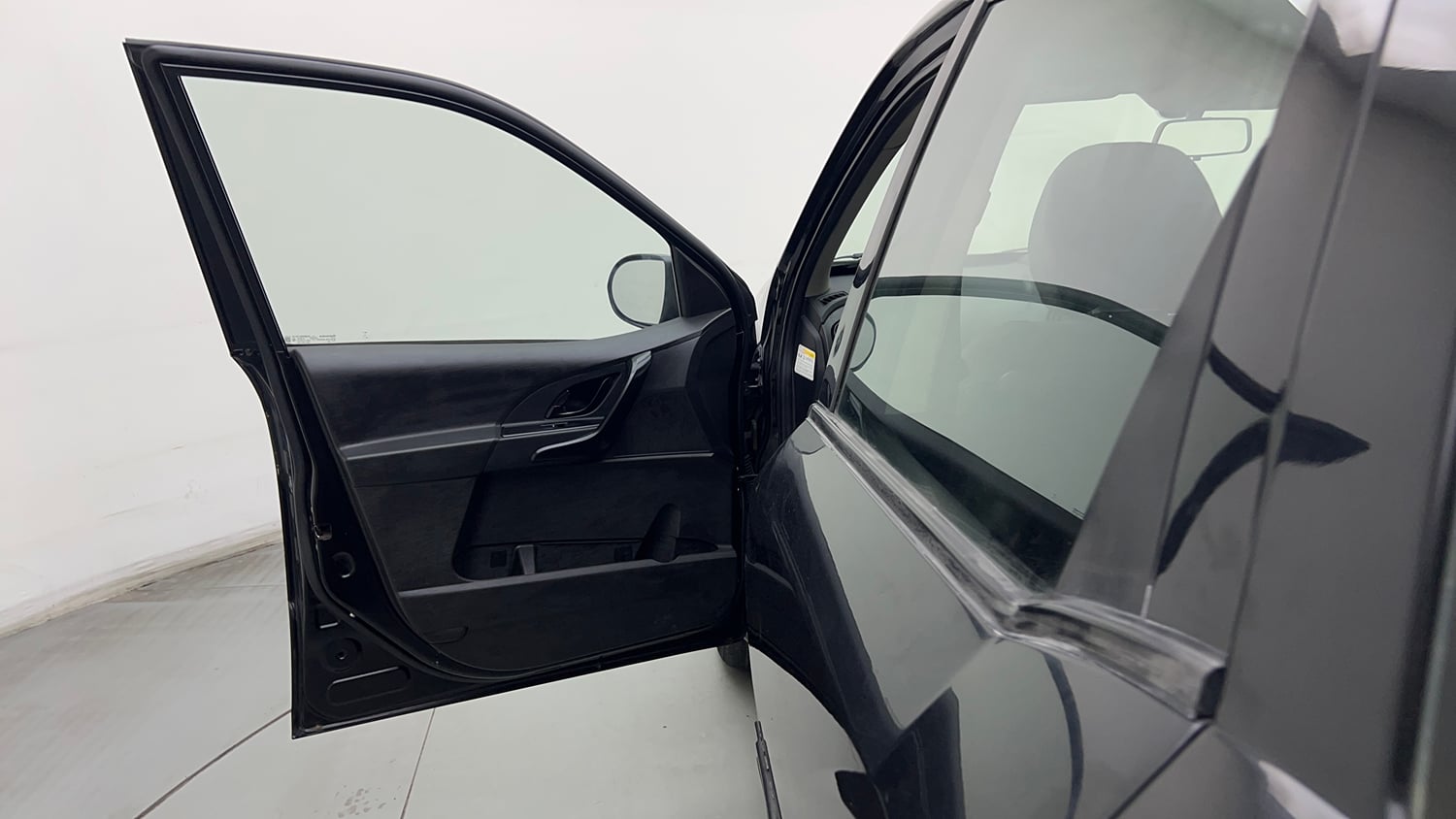 Used 2019 Mahindra XUV500 W5 Diesel Manual interior LEFT FRONT DOOR OPEN VIEW
