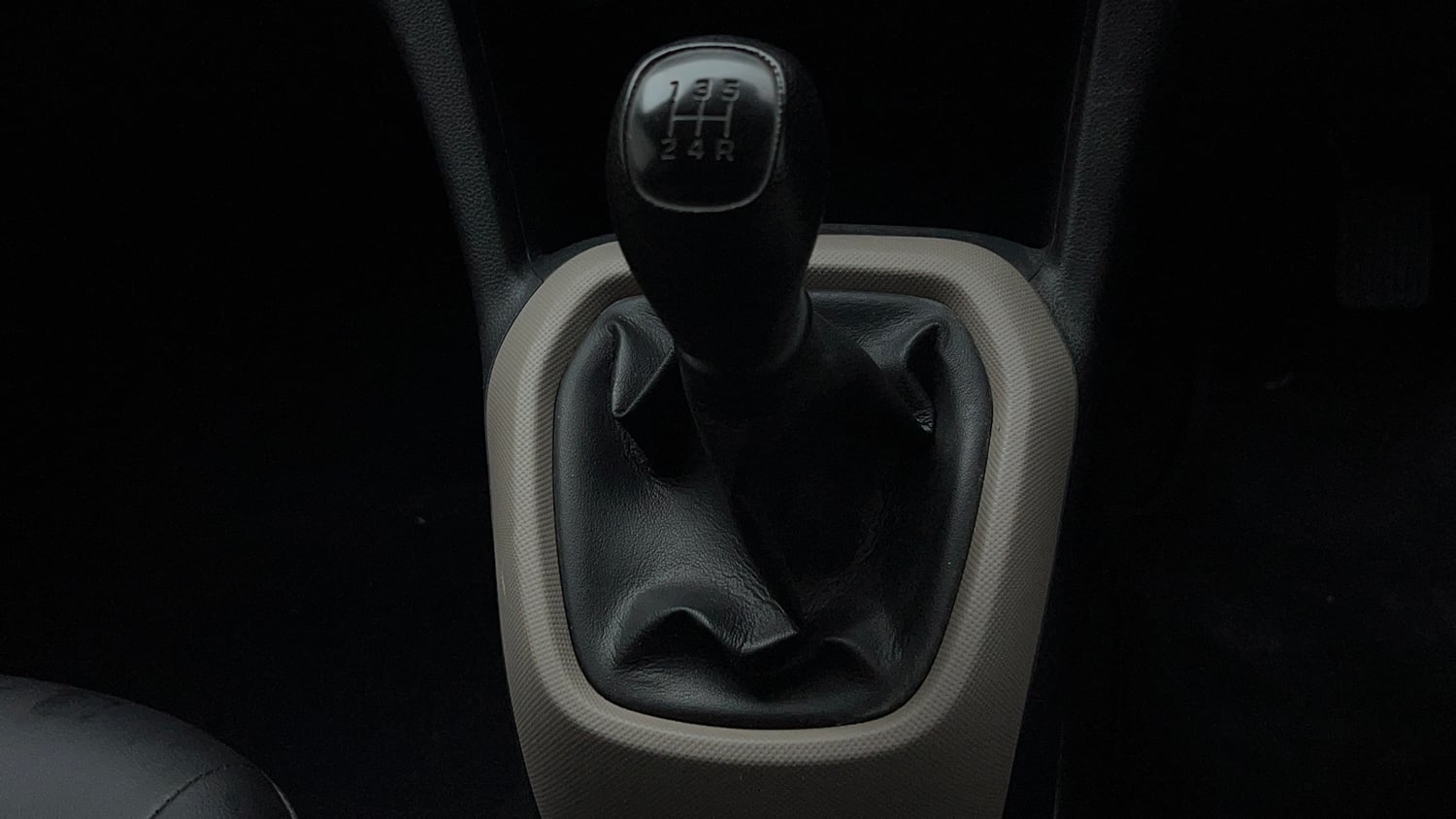 Used 2018 Hyundai Grand i10 Magna 1.2 Kappa VTVT Petrol Manual interior GEAR  KNOB VIEW