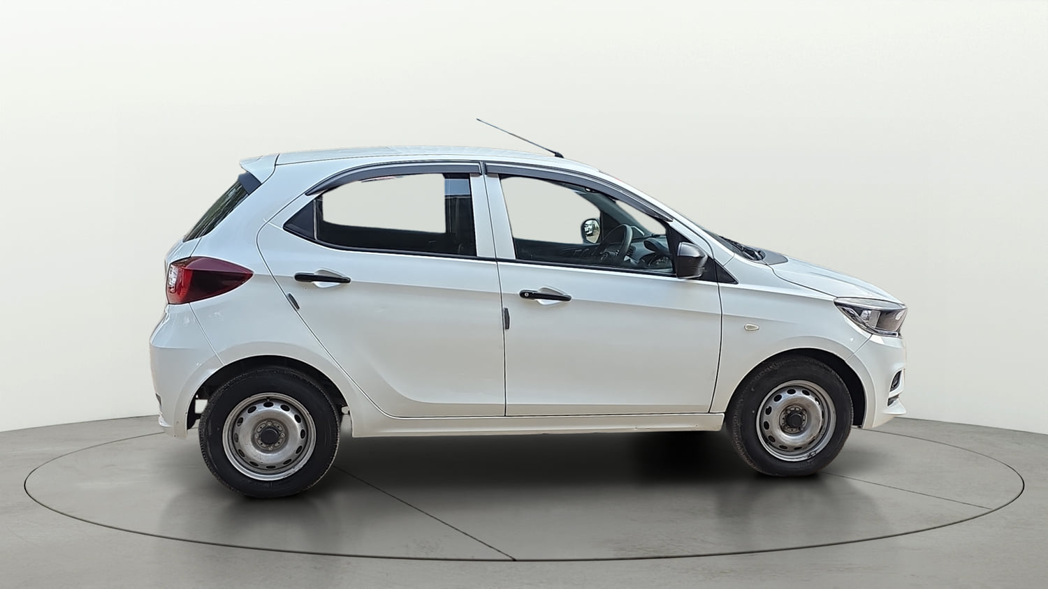 Used 2020 Tata Tiago XE Petrol Manual exterior RIGHT SIDE VIEW
