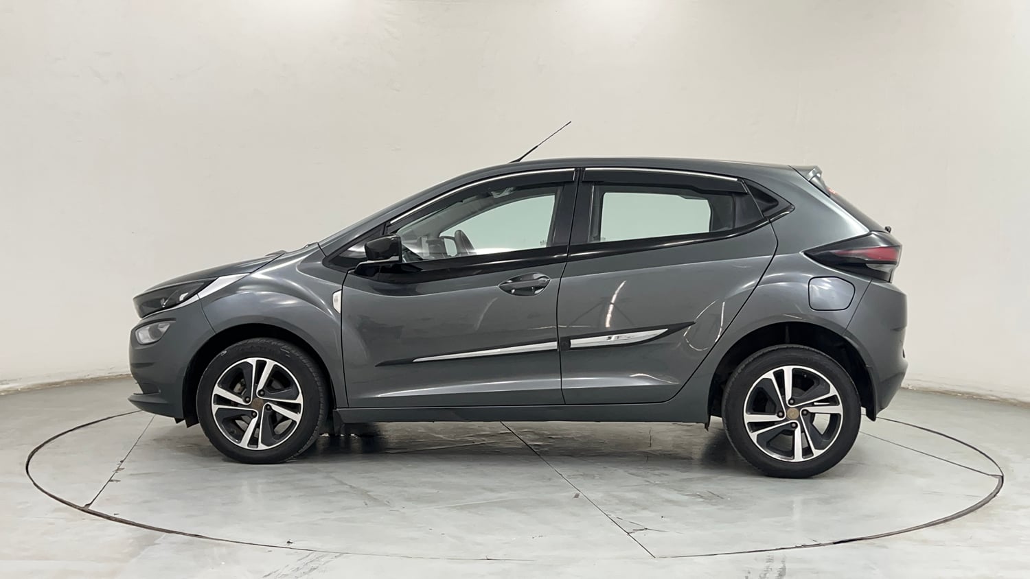 Used 2022 Tata Altroz XZ Diesel Diesel Manual exterior LEFT SIDE VIEW