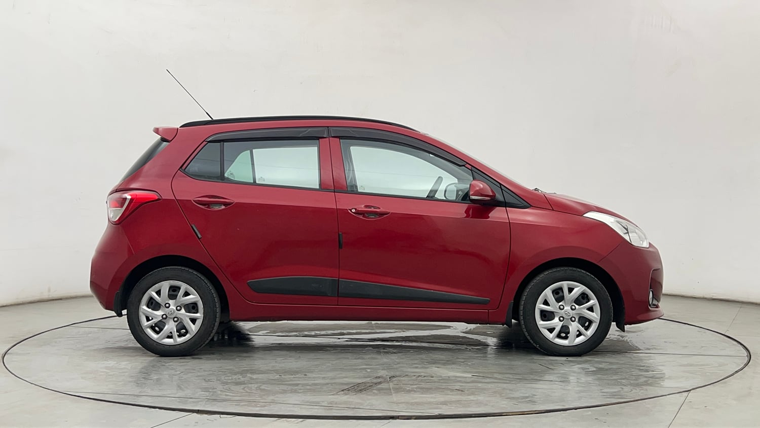 Used 2020 Hyundai Grand i10 Sportz 1.2 Kappa VTVT Petrol Manual exterior RIGHT SIDE VIEW