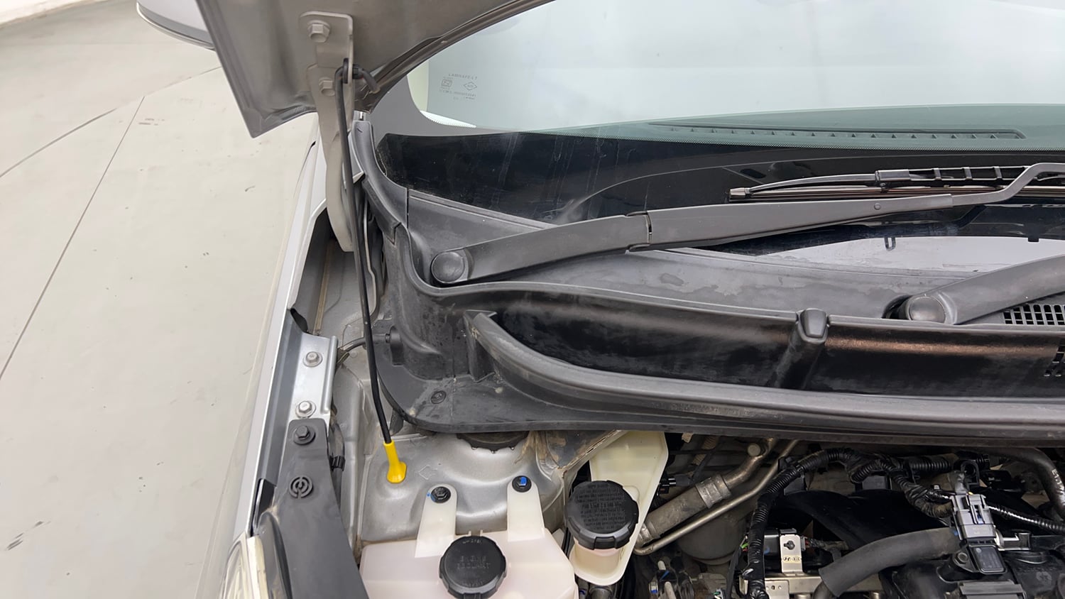 Used 2021 Hyundai Santro Sportz Petrol Manual engine ENGINE RIGHT SIDE HINGE & APRON VIEW
