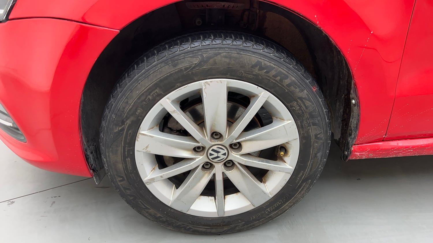 Used 2015 Volkswagen Polo Highline1.2L (P) Petrol Manual tyres LEFT FRONT TYRE RIM VIEW